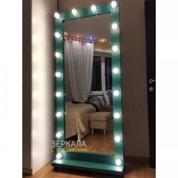 Гримерное зеркало с подсветкой лампочками на подставке в изумрудной раме 180х80 см